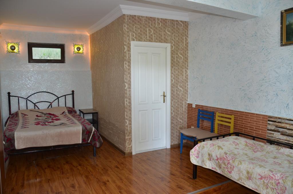 Tj Guest House Махінджаурі Екстер'єр фото